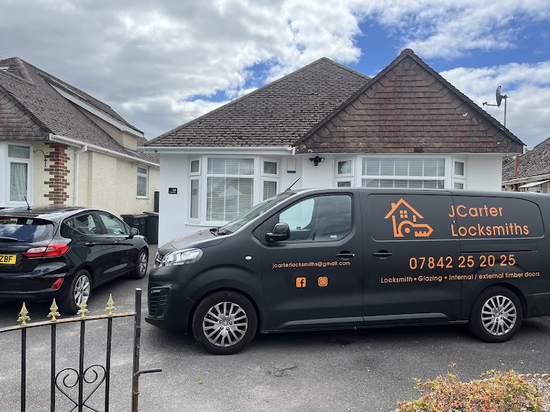 Mobile Locksmith Van Outside House